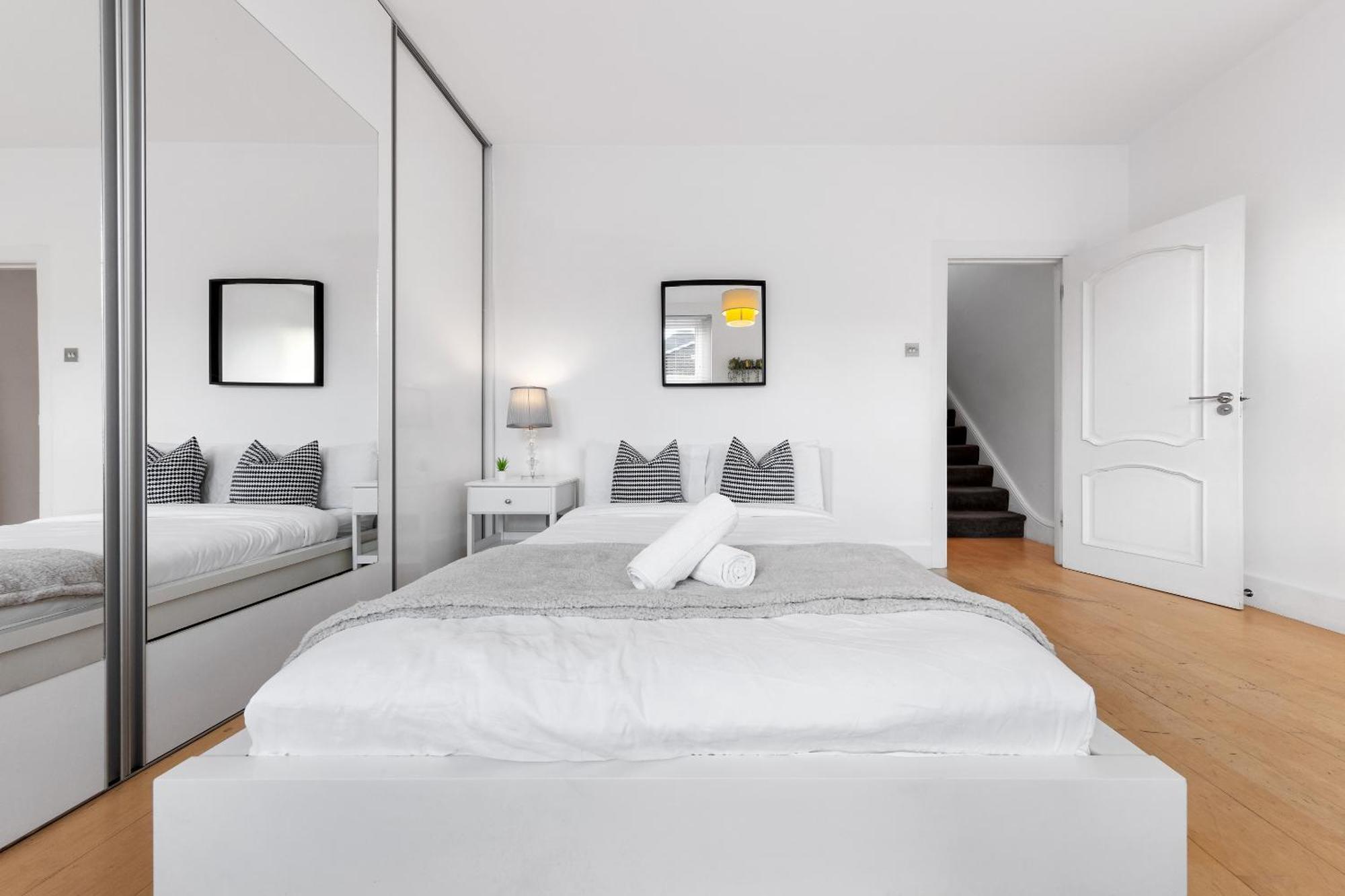 Luxury 4-Bedroom Modern Flat In Central London Steps From Station, Sleeps 9 In Style! Eksteriør billede