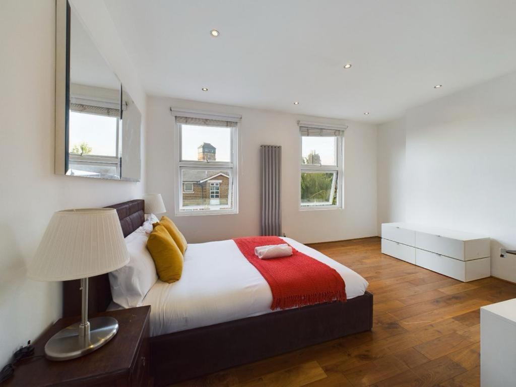 Luxury 4-Bedroom Modern Flat In Central London Steps From Station, Sleeps 9 In Style! Værelse billede