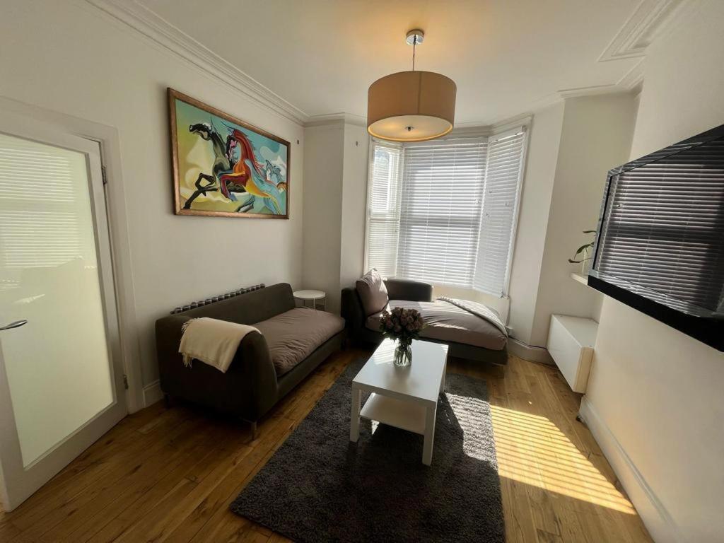 Luxury 4-Bedroom Modern Flat In Central London Steps From Station, Sleeps 9 In Style! Værelse billede