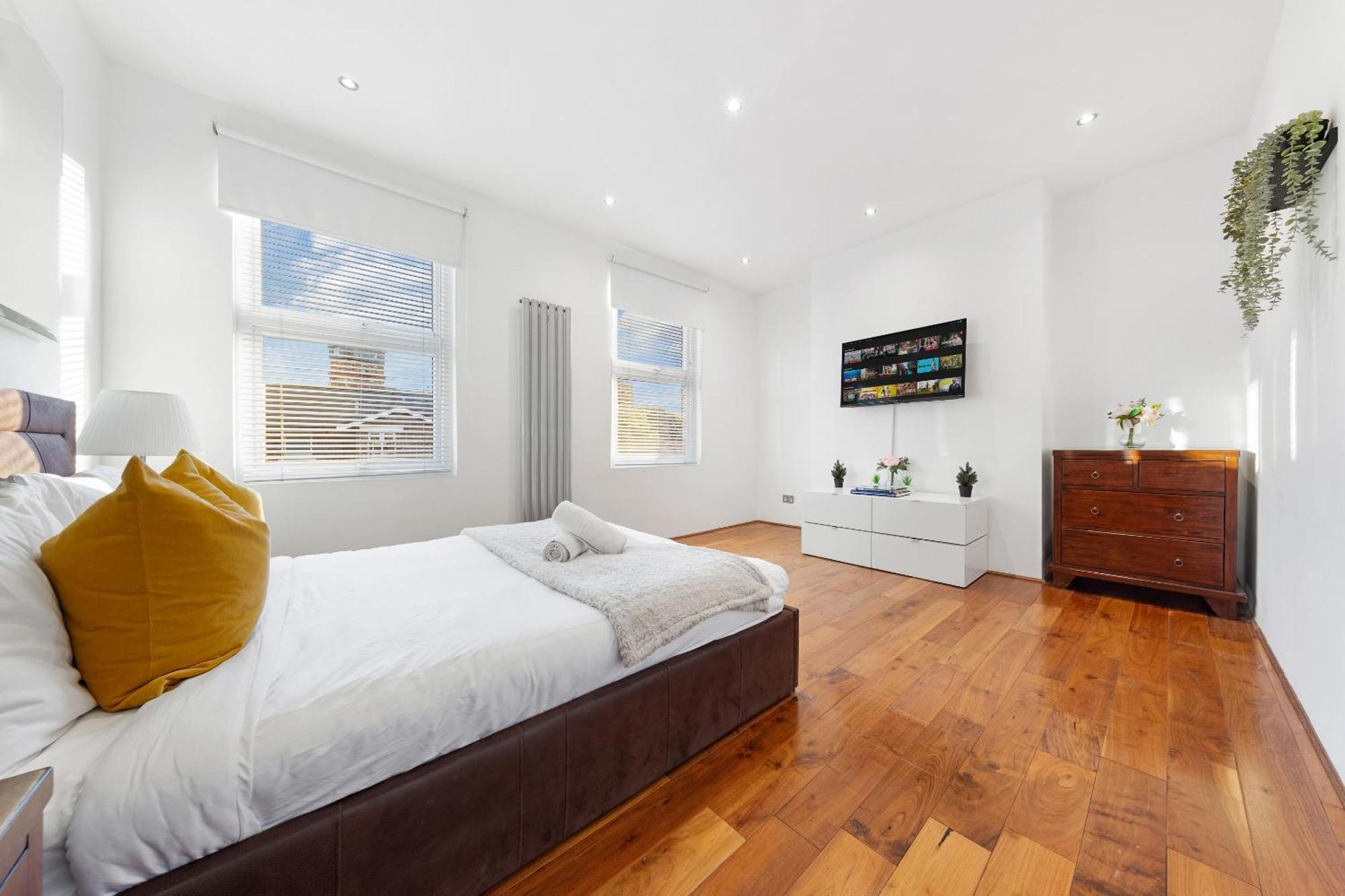 Luxury 4-Bedroom Modern Flat In Central London Steps From Station, Sleeps 9 In Style! Eksteriør billede
