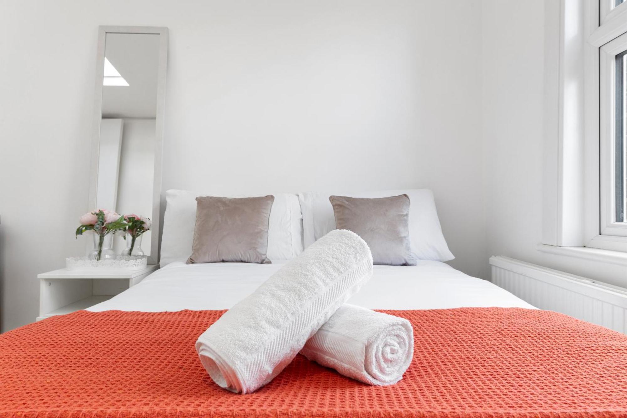 Luxury 4-Bedroom Modern Flat In Central London Steps From Station, Sleeps 9 In Style! Eksteriør billede