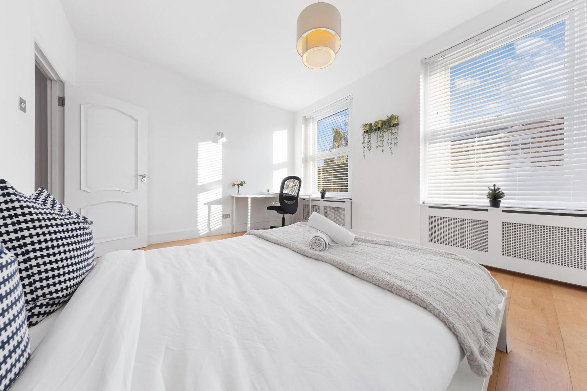 Luxury 4-Bedroom Modern Flat In Central London Steps From Station, Sleeps 9 In Style! Eksteriør billede