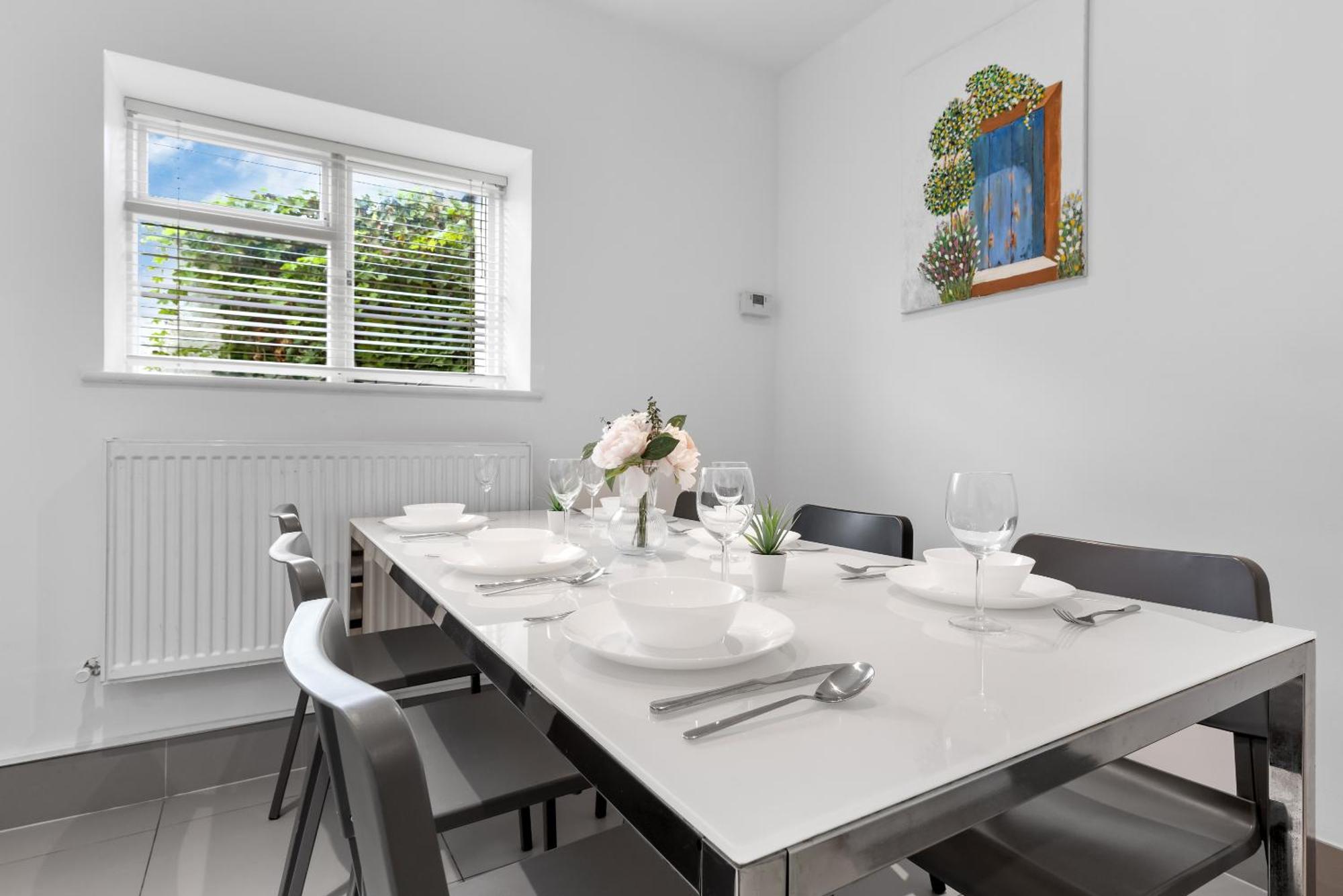 Luxury 4-Bedroom Modern Flat In Central London Steps From Station, Sleeps 9 In Style! Eksteriør billede